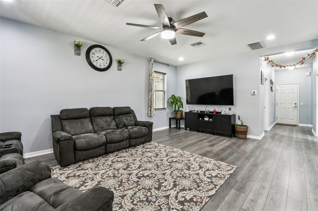 合同活跃: $540,000 (4 贝兹, 3 浴室, 2641 平方英尺)