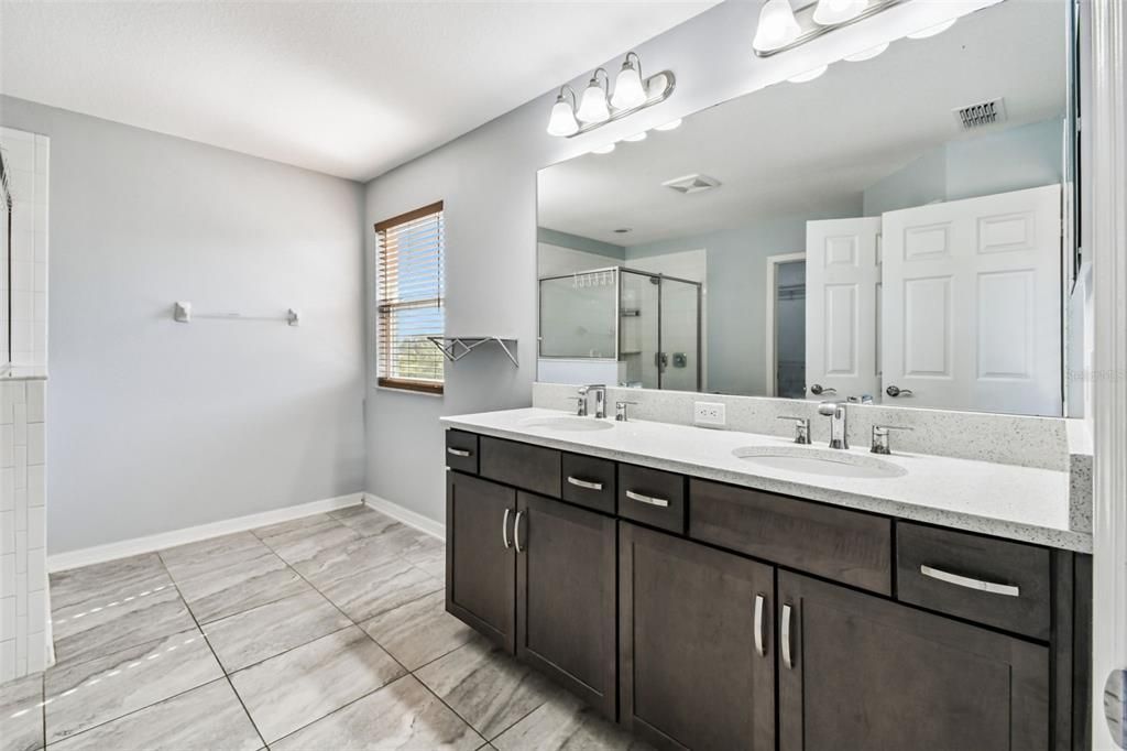 合同活跃: $540,000 (4 贝兹, 3 浴室, 2641 平方英尺)