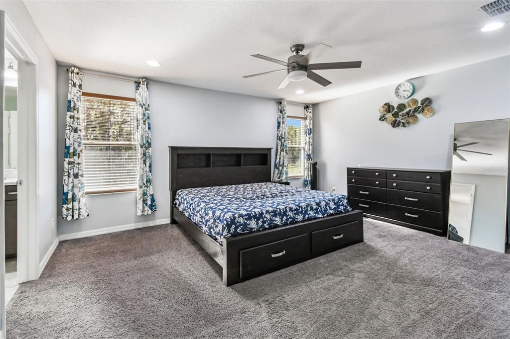 合同活跃: $540,000 (4 贝兹, 3 浴室, 2641 平方英尺)