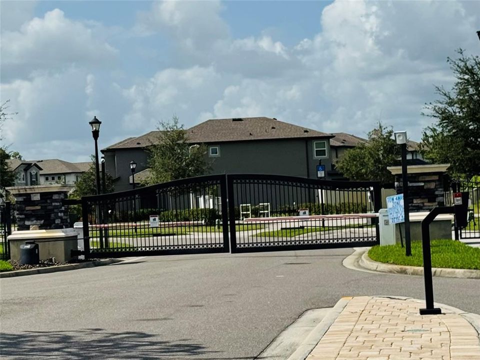 合同活跃: $540,000 (4 贝兹, 3 浴室, 2641 平方英尺)