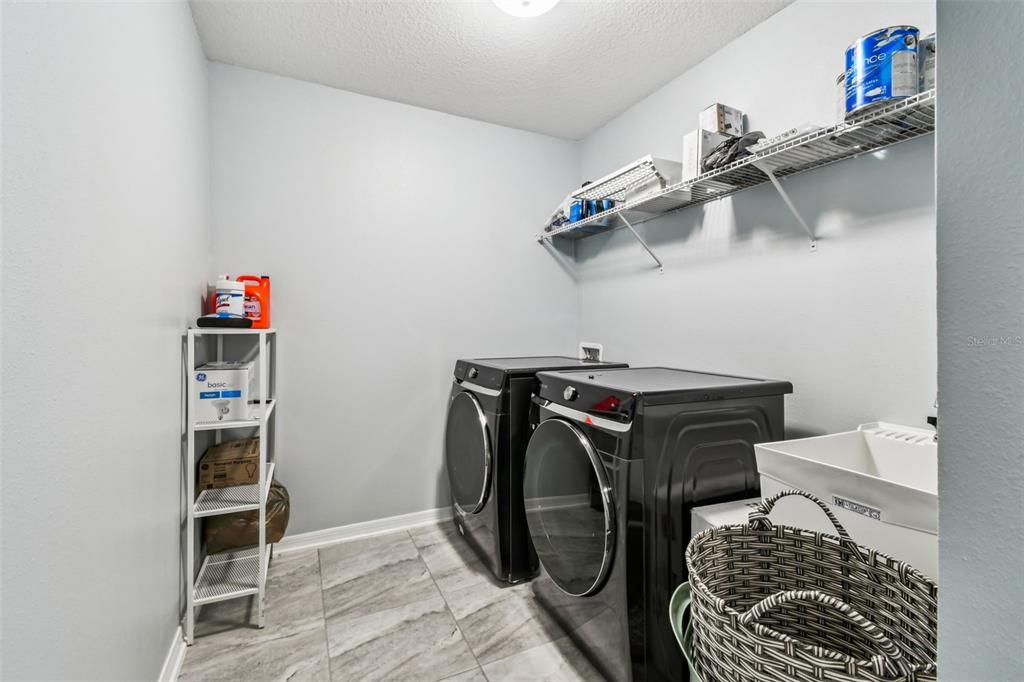 合同活跃: $540,000 (4 贝兹, 3 浴室, 2641 平方英尺)