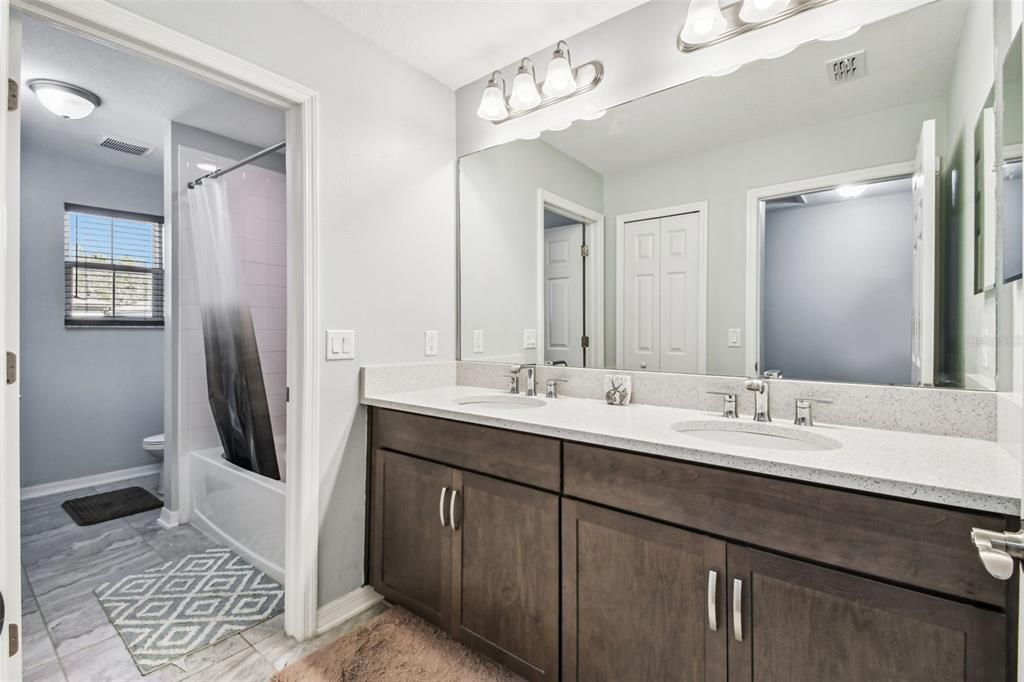 合同活跃: $540,000 (4 贝兹, 3 浴室, 2641 平方英尺)