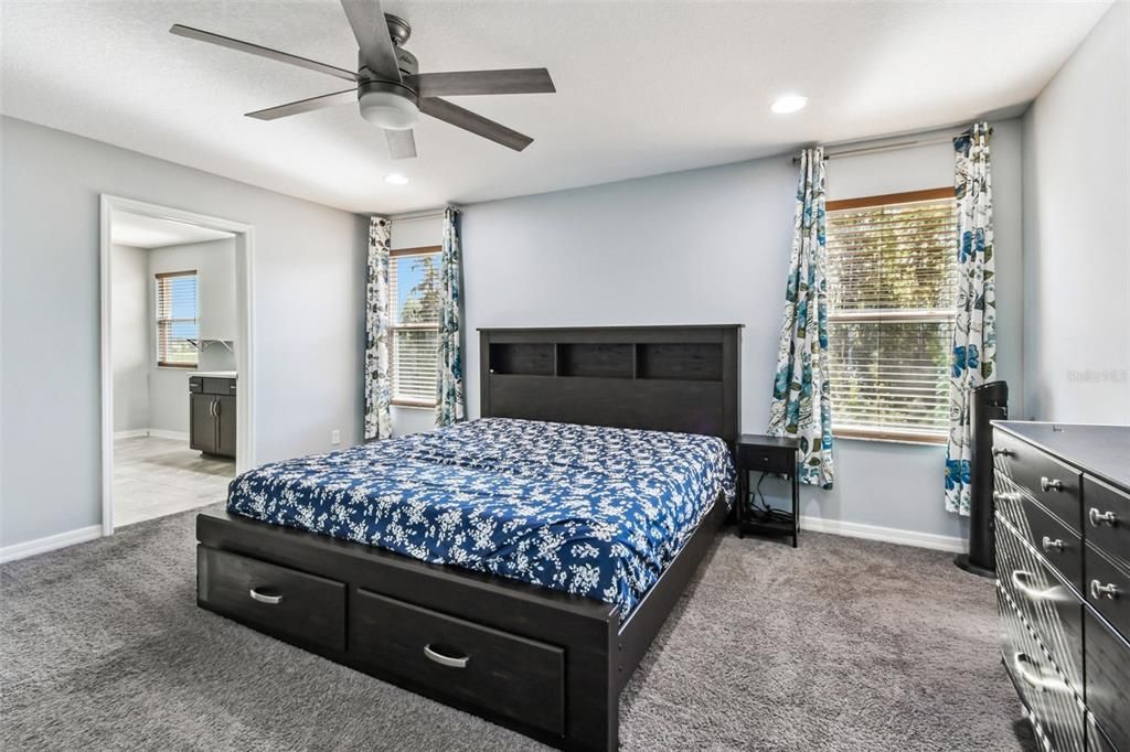 合同活跃: $540,000 (4 贝兹, 3 浴室, 2641 平方英尺)