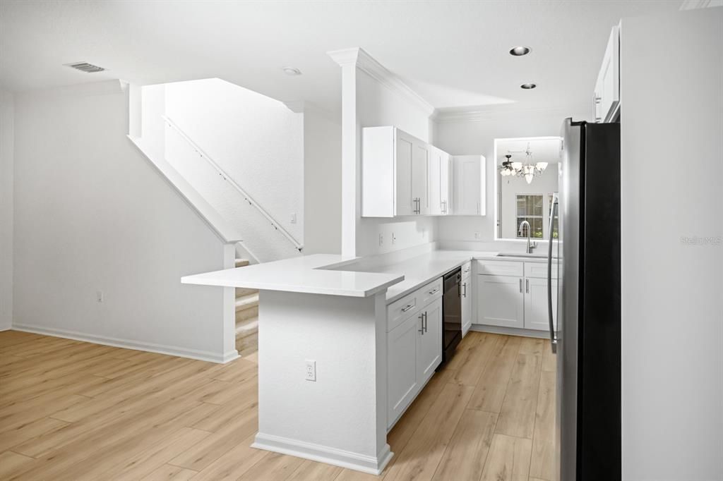 Под контрактом: $300,000 (3 спален, 2 ванн, 1790 Квадратных фут)