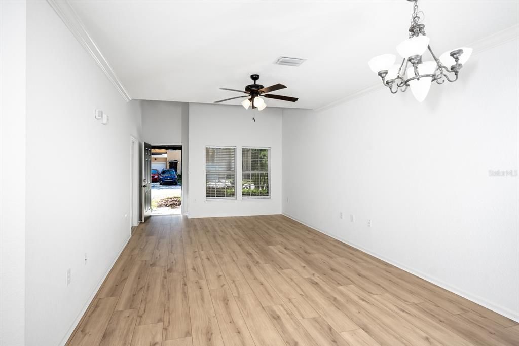 Под контрактом: $300,000 (3 спален, 2 ванн, 1790 Квадратных фут)