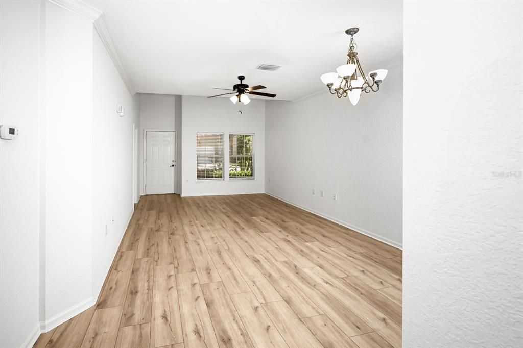 Под контрактом: $300,000 (3 спален, 2 ванн, 1790 Квадратных фут)