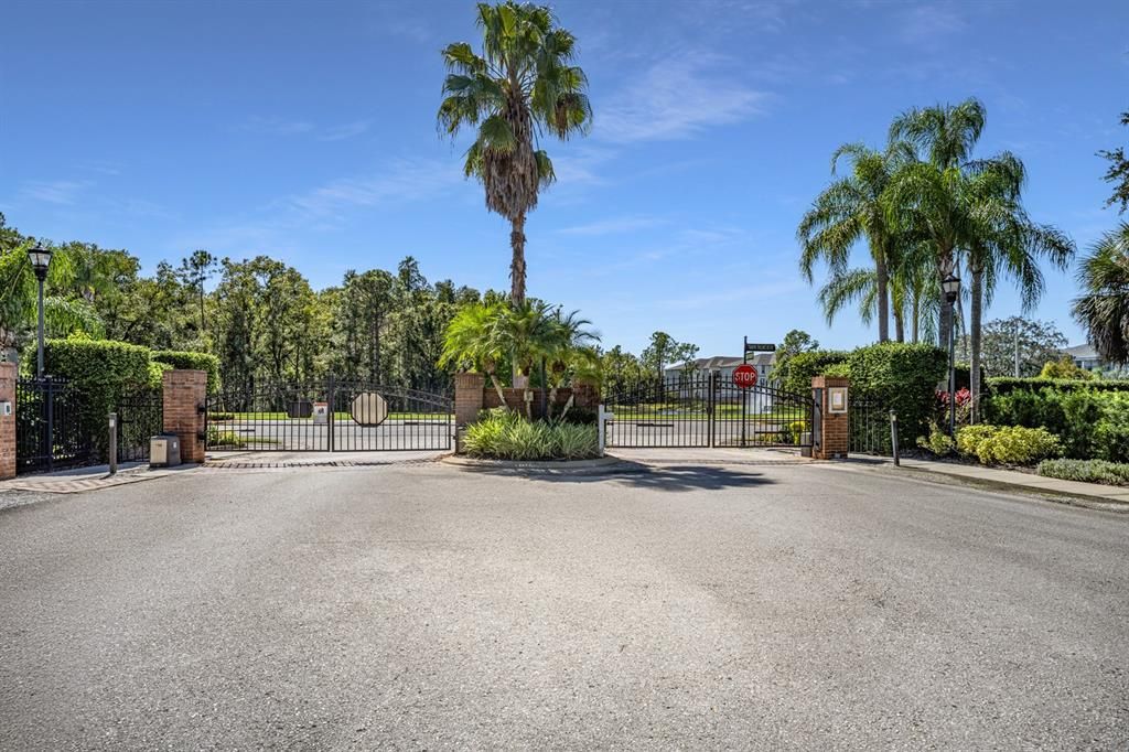 Под контрактом: $300,000 (3 спален, 2 ванн, 1790 Квадратных фут)