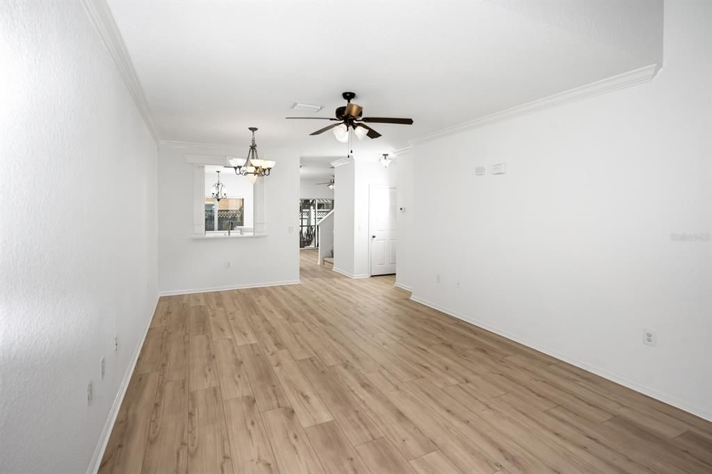 Под контрактом: $300,000 (3 спален, 2 ванн, 1790 Квадратных фут)