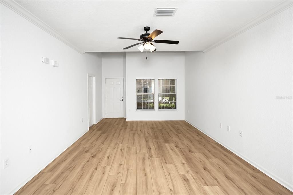 Под контрактом: $300,000 (3 спален, 2 ванн, 1790 Квадратных фут)