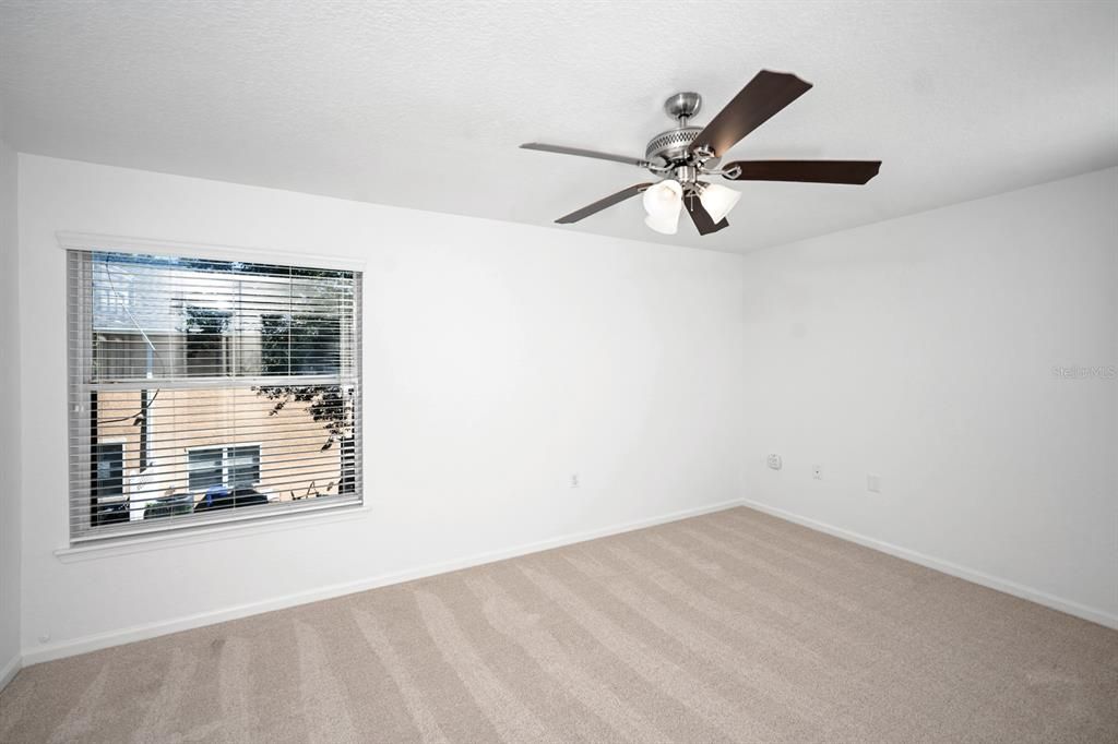 Под контрактом: $300,000 (3 спален, 2 ванн, 1790 Квадратных фут)