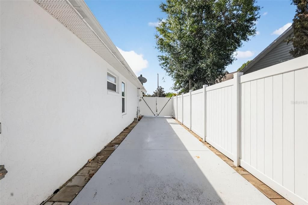 Active With Contract: $325,000 (4 beds, 2 baths, 1760 Square Feet)