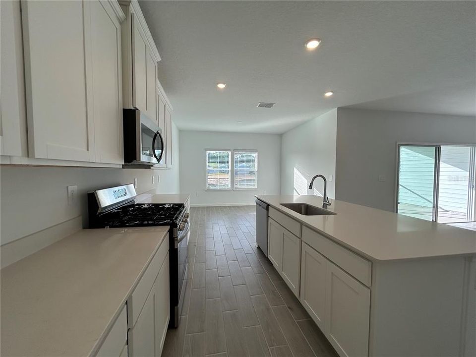 出租: $2,900 (4 贝兹, 2 浴室, 2571 平方英尺)