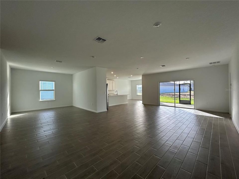 出租: $2,900 (4 贝兹, 2 浴室, 2571 平方英尺)