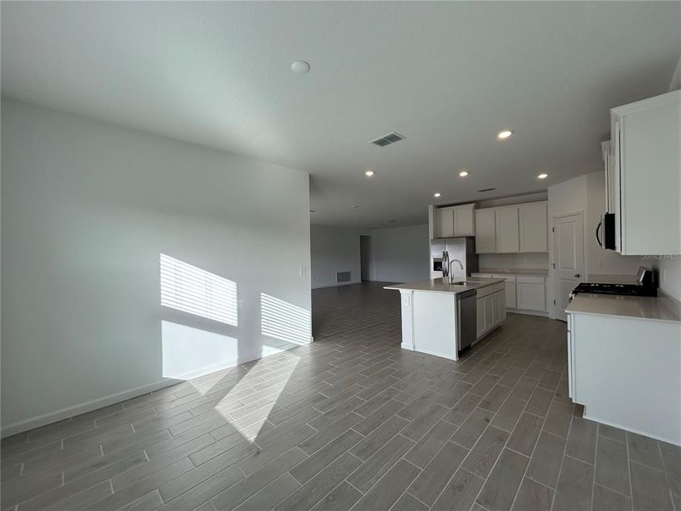 出租: $2,900 (4 贝兹, 2 浴室, 2571 平方英尺)