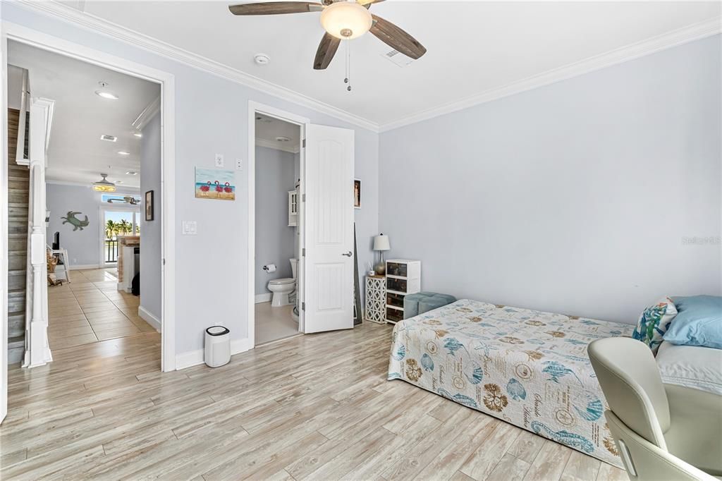 На продажу: $925,000 (3 спален, 3 ванн, 1618 Квадратных фут)