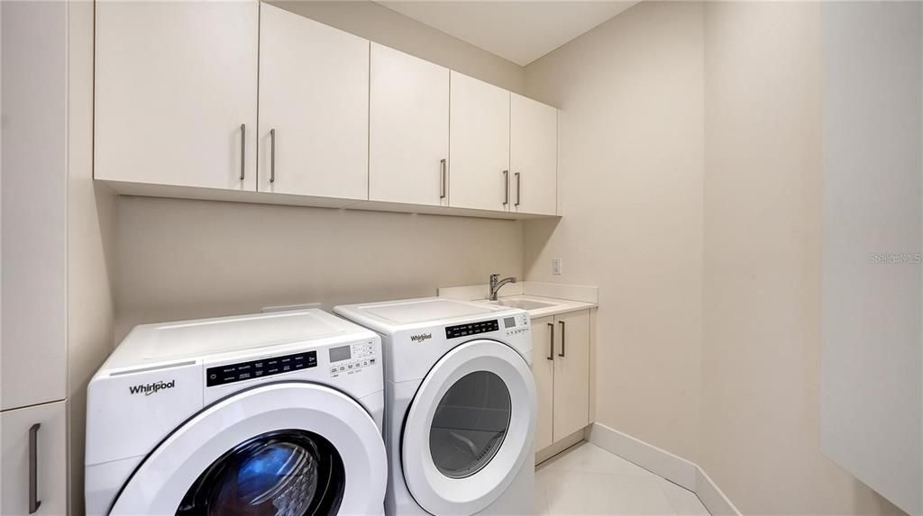 For Rent: $11,000 (3 beds, 3 baths, 2803 Square Feet)