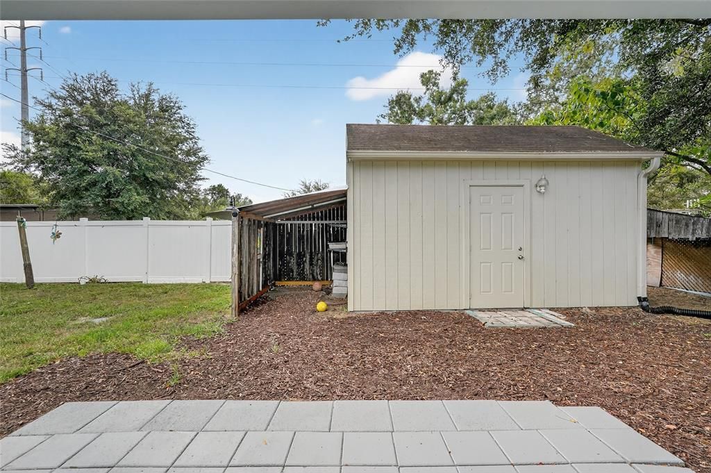 For Sale: $200,000 (2 beds, 1 baths, 870 Square Feet)