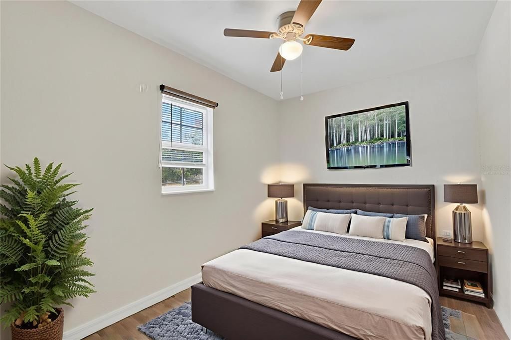 For Sale: $200,000 (2 beds, 1 baths, 870 Square Feet)