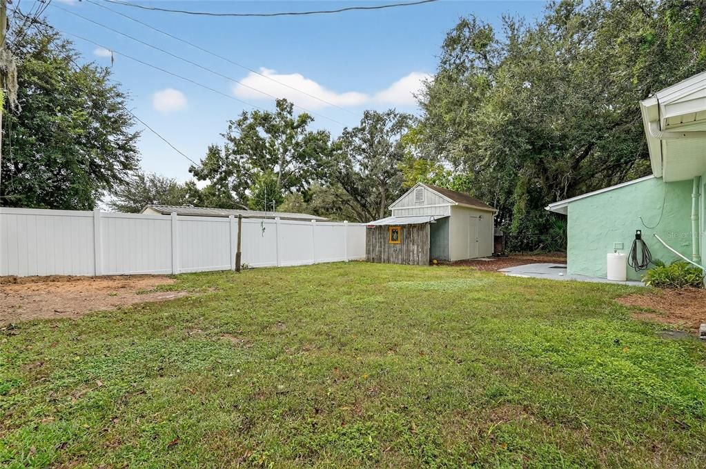 For Sale: $200,000 (2 beds, 1 baths, 870 Square Feet)