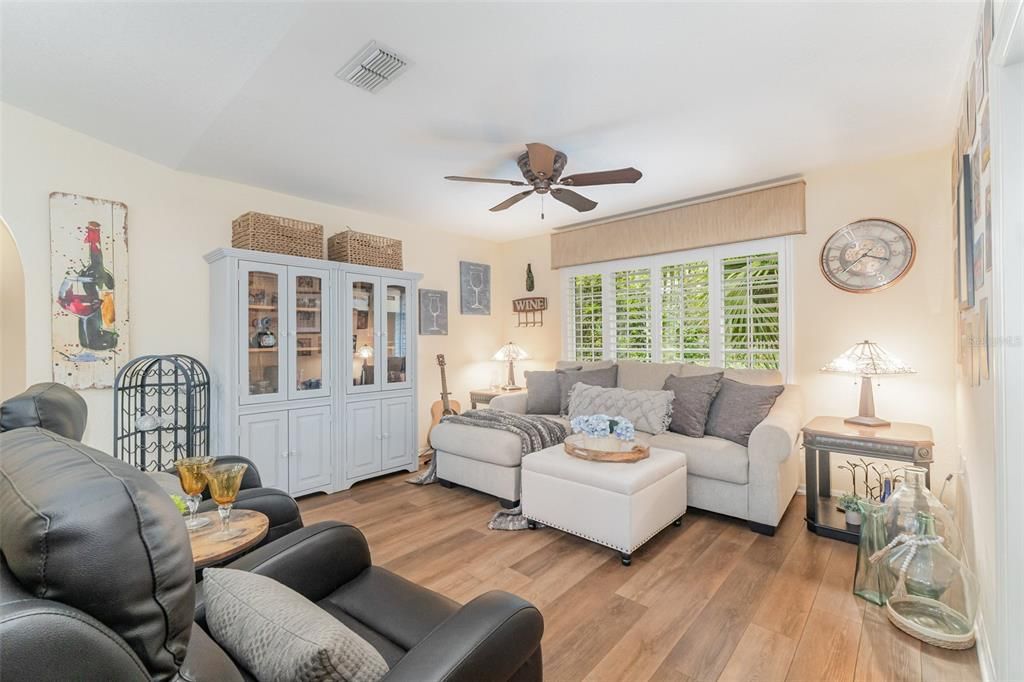 待售: $360,000 (3 贝兹, 2 浴室, 2319 平方英尺)