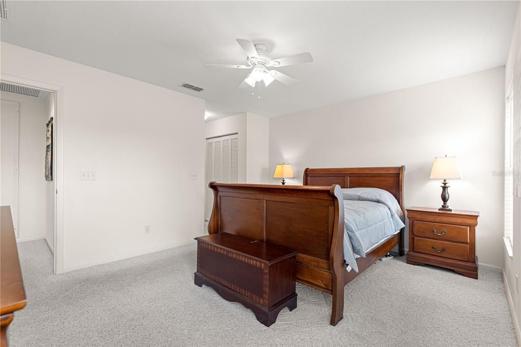 合同活跃: $199,950 (2 贝兹, 2 浴室, 1394 平方英尺)