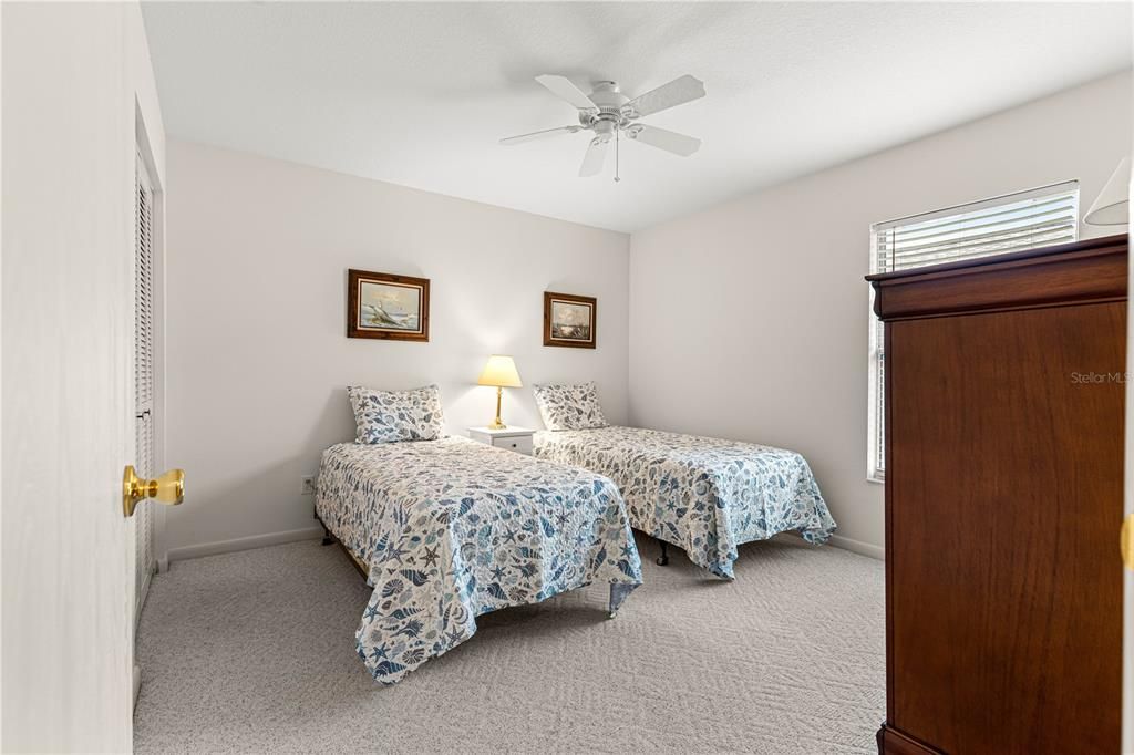 合同活跃: $199,950 (2 贝兹, 2 浴室, 1394 平方英尺)