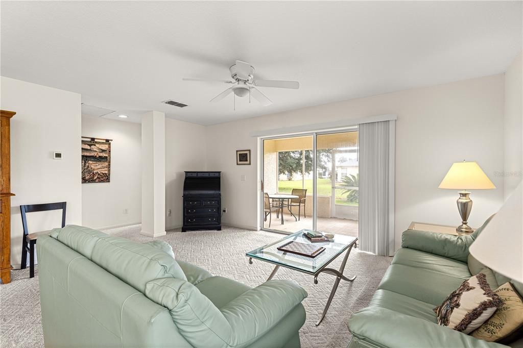 合同活跃: $199,950 (2 贝兹, 2 浴室, 1394 平方英尺)