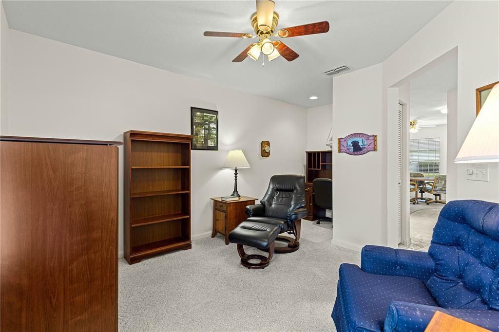 合同活跃: $199,950 (2 贝兹, 2 浴室, 1394 平方英尺)