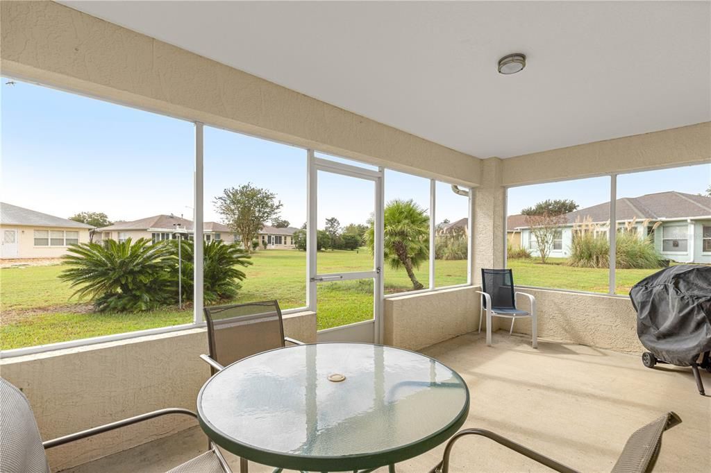 合同活跃: $199,950 (2 贝兹, 2 浴室, 1394 平方英尺)