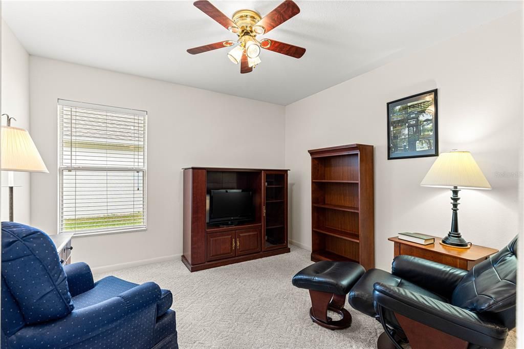 合同活跃: $199,950 (2 贝兹, 2 浴室, 1394 平方英尺)