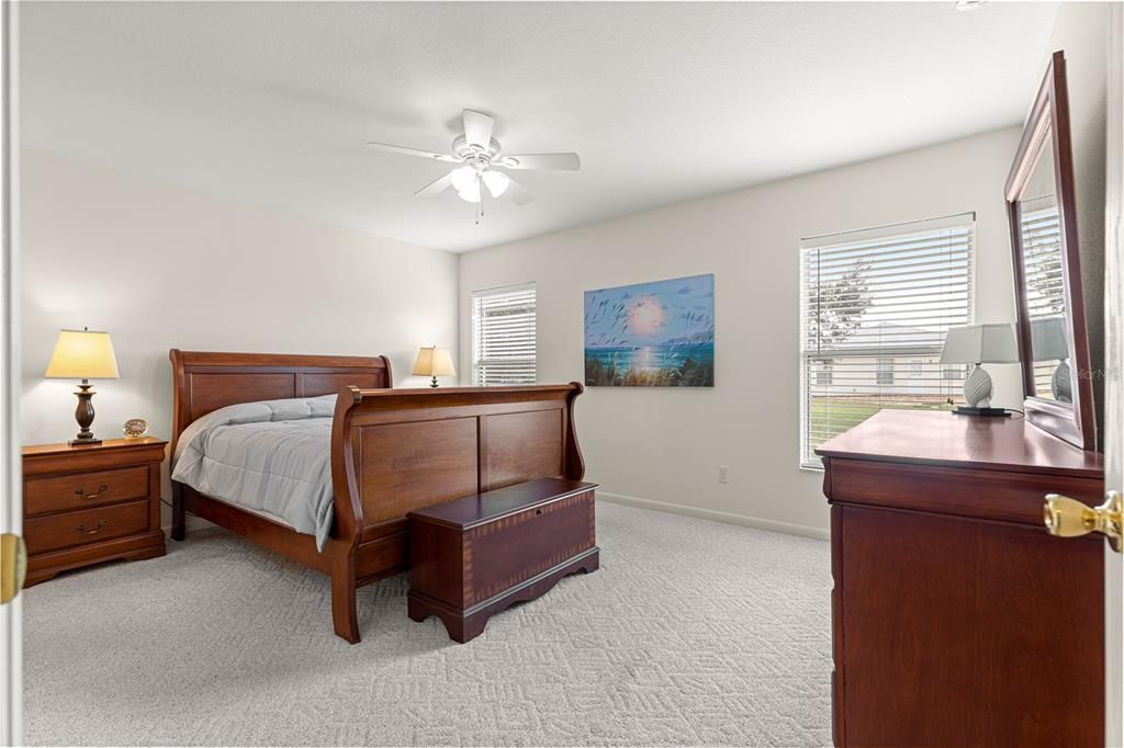 合同活跃: $199,950 (2 贝兹, 2 浴室, 1394 平方英尺)