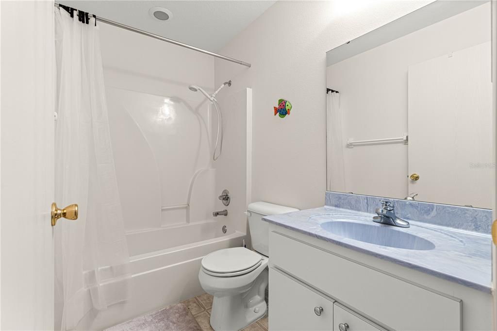 合同活跃: $199,950 (2 贝兹, 2 浴室, 1394 平方英尺)