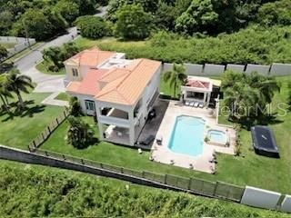 待售: $2,400,000 (4 贝兹, 4 浴室, 3995 平方英尺)