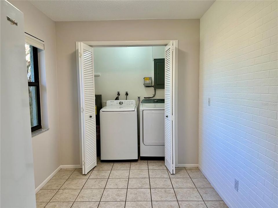 For Sale: $308,900 (2 beds, 2 baths, 1267 Square Feet)