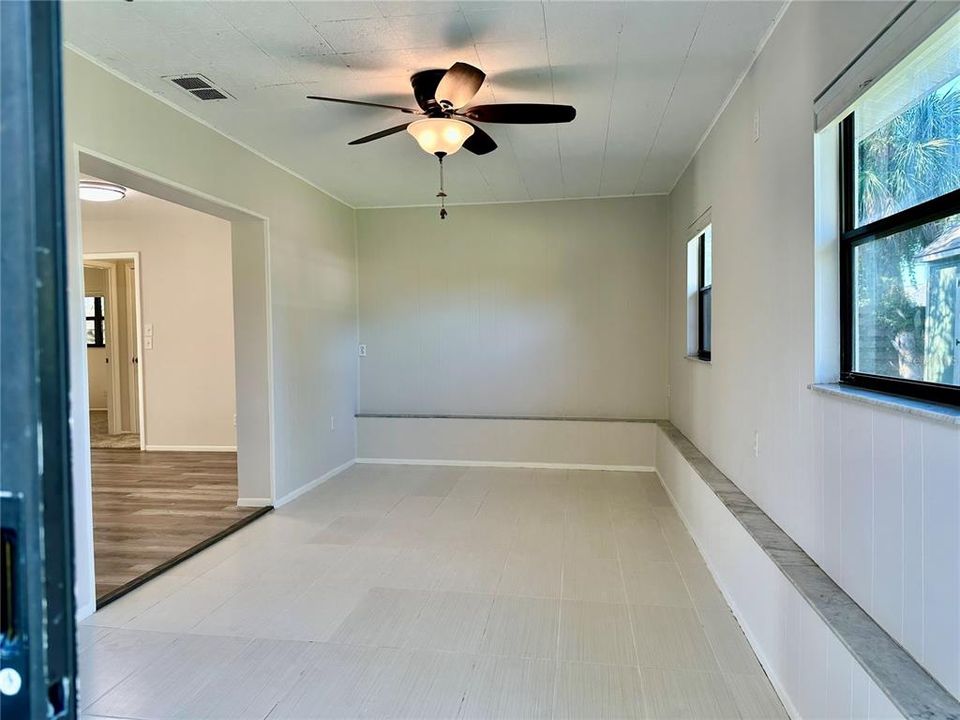 For Sale: $308,900 (2 beds, 2 baths, 1267 Square Feet)