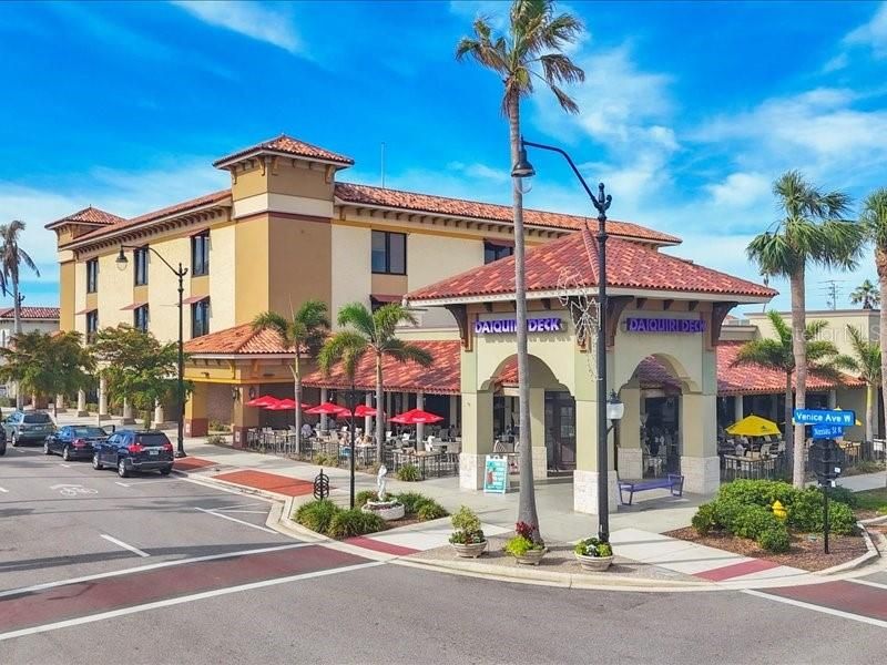 For Sale: $308,900 (2 beds, 2 baths, 1267 Square Feet)