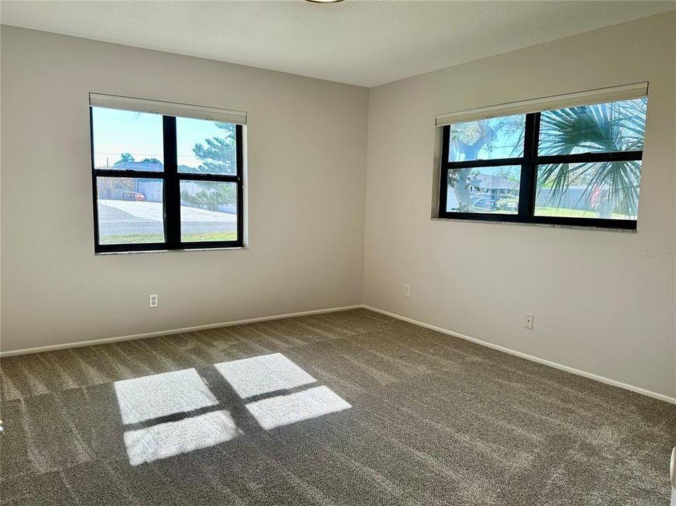 For Sale: $308,900 (2 beds, 2 baths, 1267 Square Feet)