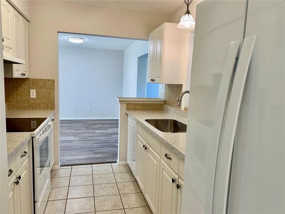 For Sale: $308,900 (2 beds, 2 baths, 1267 Square Feet)