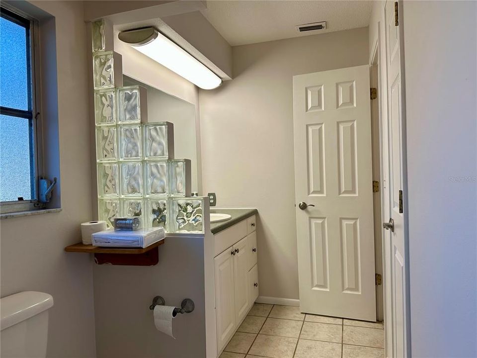 For Sale: $308,900 (2 beds, 2 baths, 1267 Square Feet)