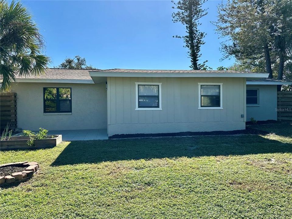 For Sale: $308,900 (2 beds, 2 baths, 1267 Square Feet)