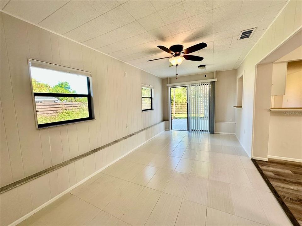 For Sale: $308,900 (2 beds, 2 baths, 1267 Square Feet)