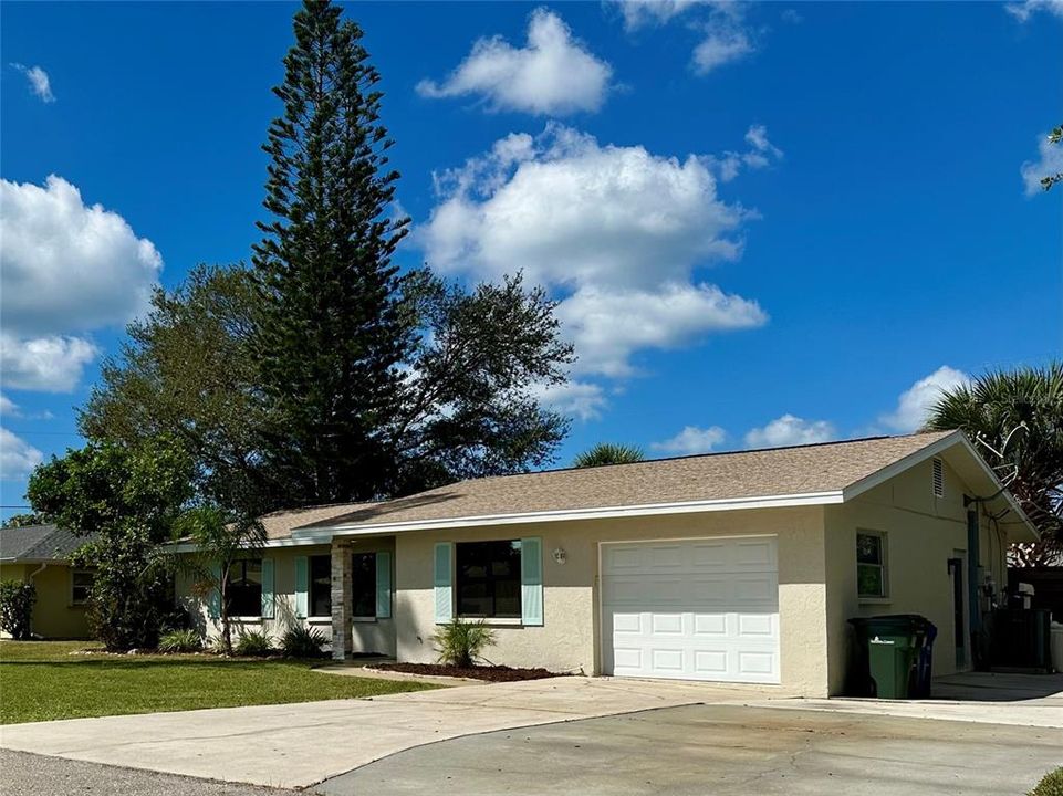 For Sale: $308,900 (2 beds, 2 baths, 1267 Square Feet)