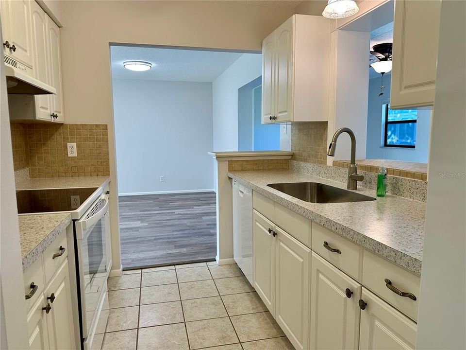 For Sale: $308,900 (2 beds, 2 baths, 1267 Square Feet)
