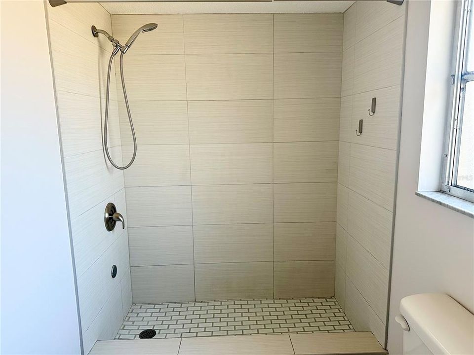 For Sale: $308,900 (2 beds, 2 baths, 1267 Square Feet)