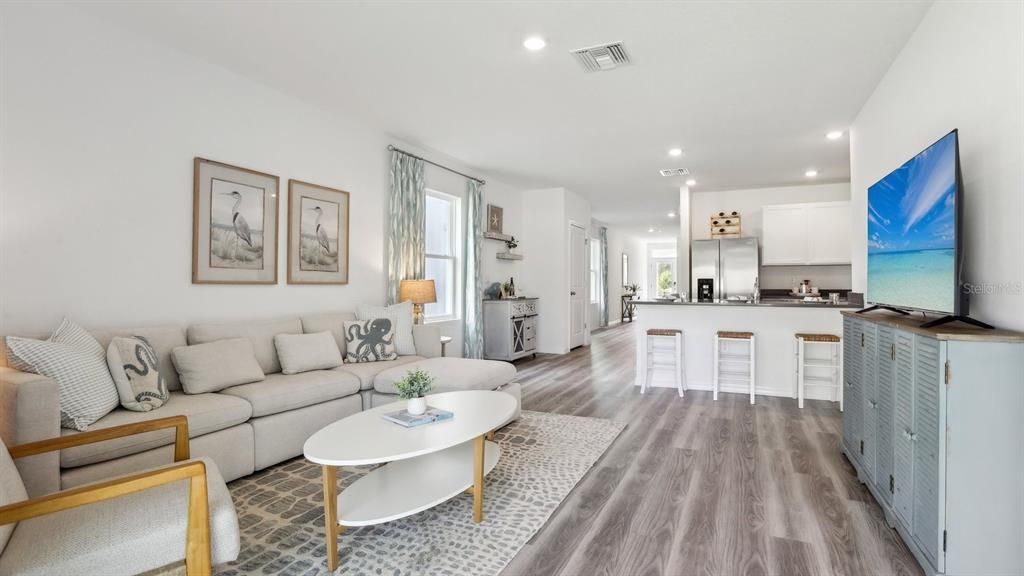 Activo con contrato: $329,990 (3 camas, 2 baños, 1560 Pies cuadrados)