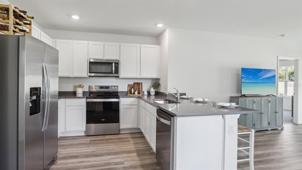 Activo con contrato: $329,990 (3 camas, 2 baños, 1560 Pies cuadrados)