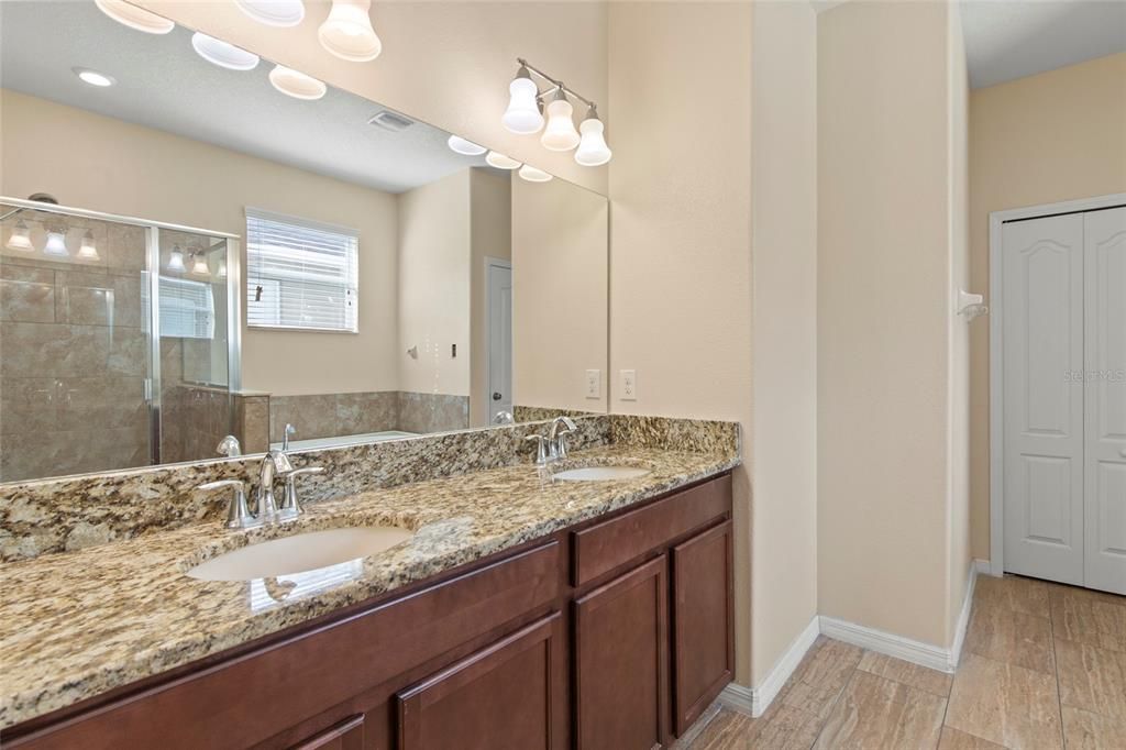 For Sale: $345,000 (4 beds, 3 baths, 3122 Square Feet)