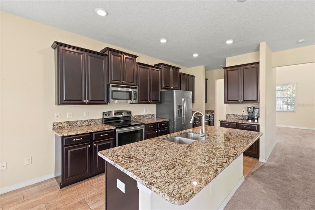 For Sale: $345,000 (4 beds, 3 baths, 3122 Square Feet)