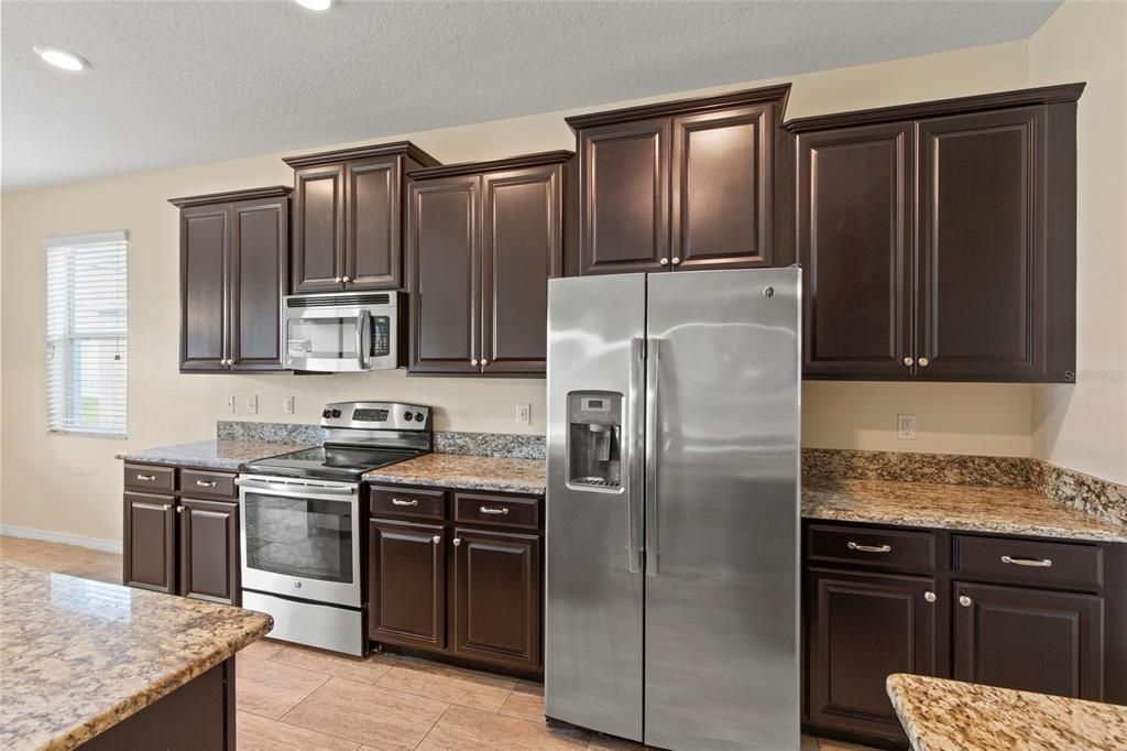 For Sale: $345,000 (4 beds, 3 baths, 3122 Square Feet)