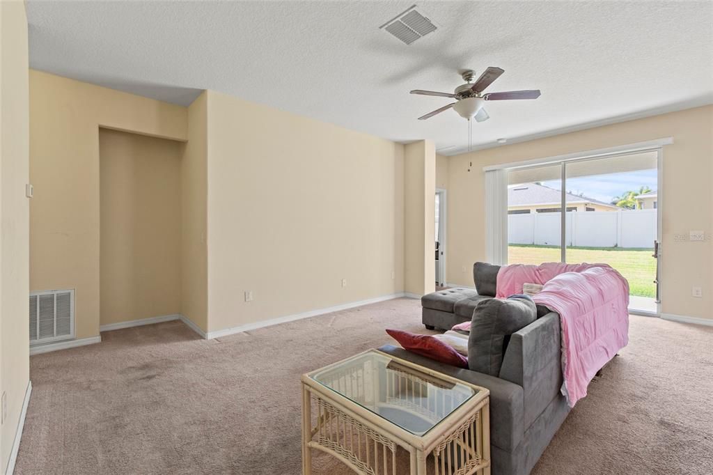 For Sale: $345,000 (4 beds, 3 baths, 3122 Square Feet)